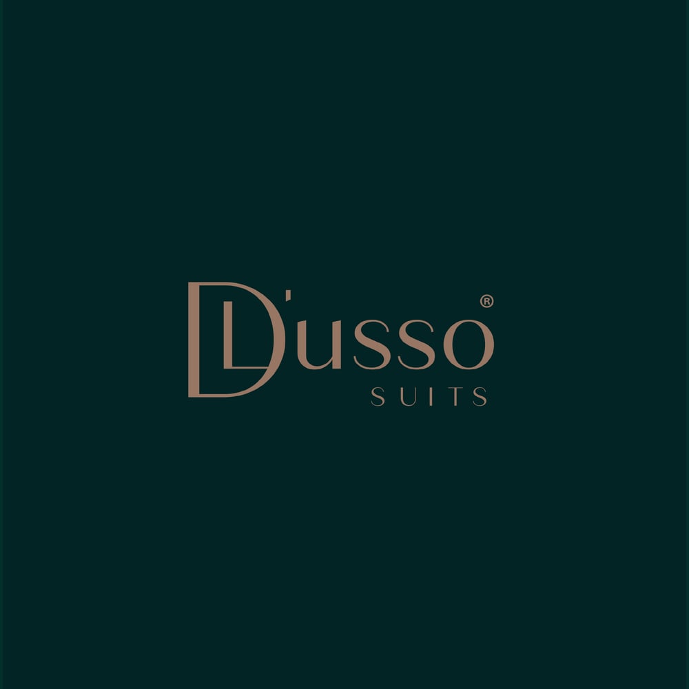 The D’usso Suits wordmark in bronze on forest green.